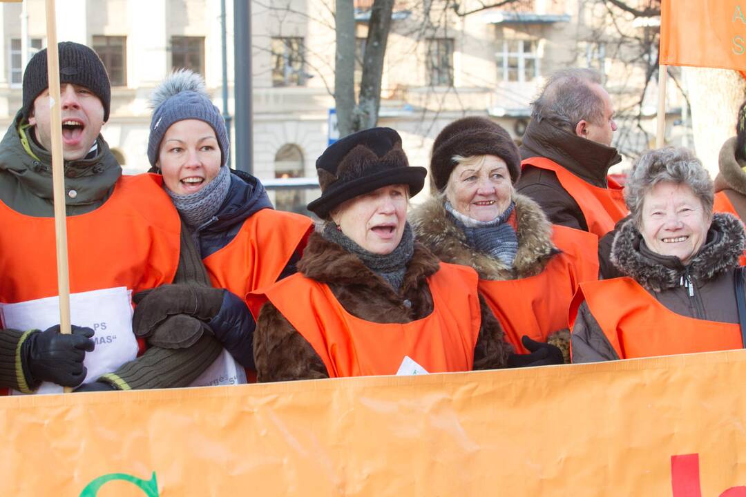 Profsąjungos mitingavo prie Vyriausybės