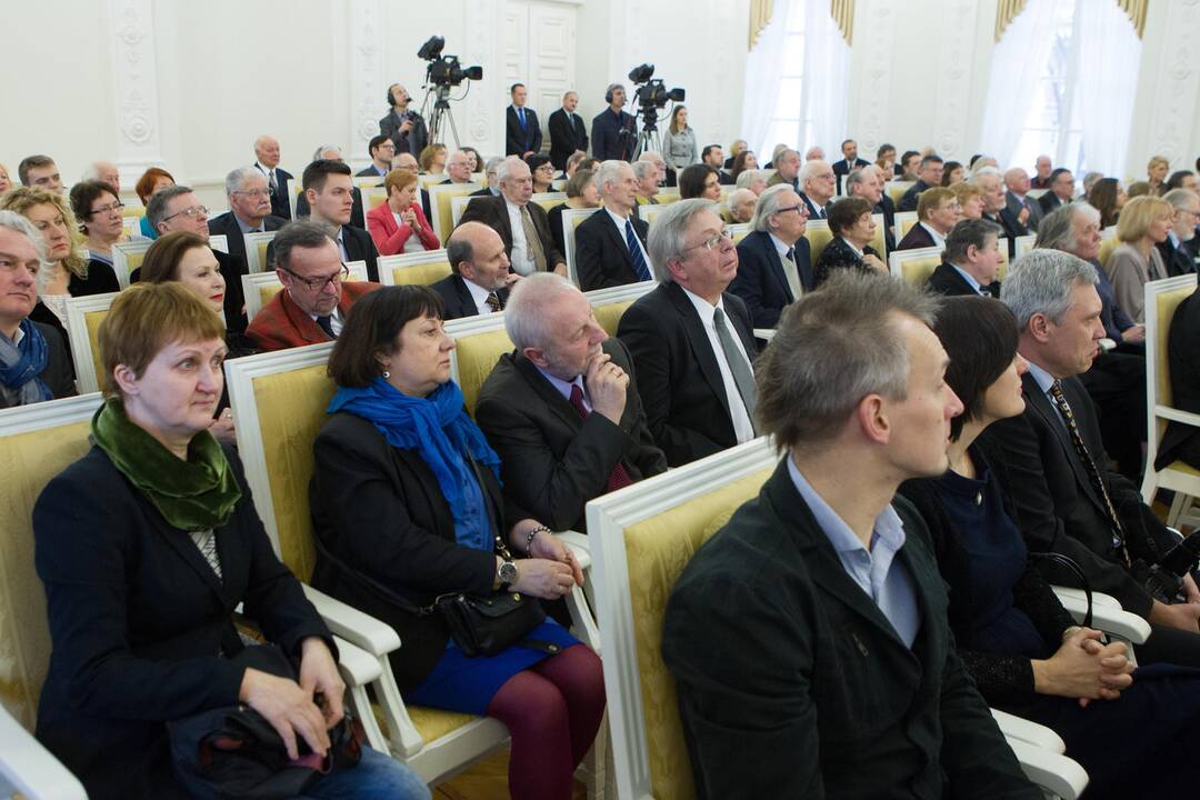  Prezidentė įteikė nacionalines premijas