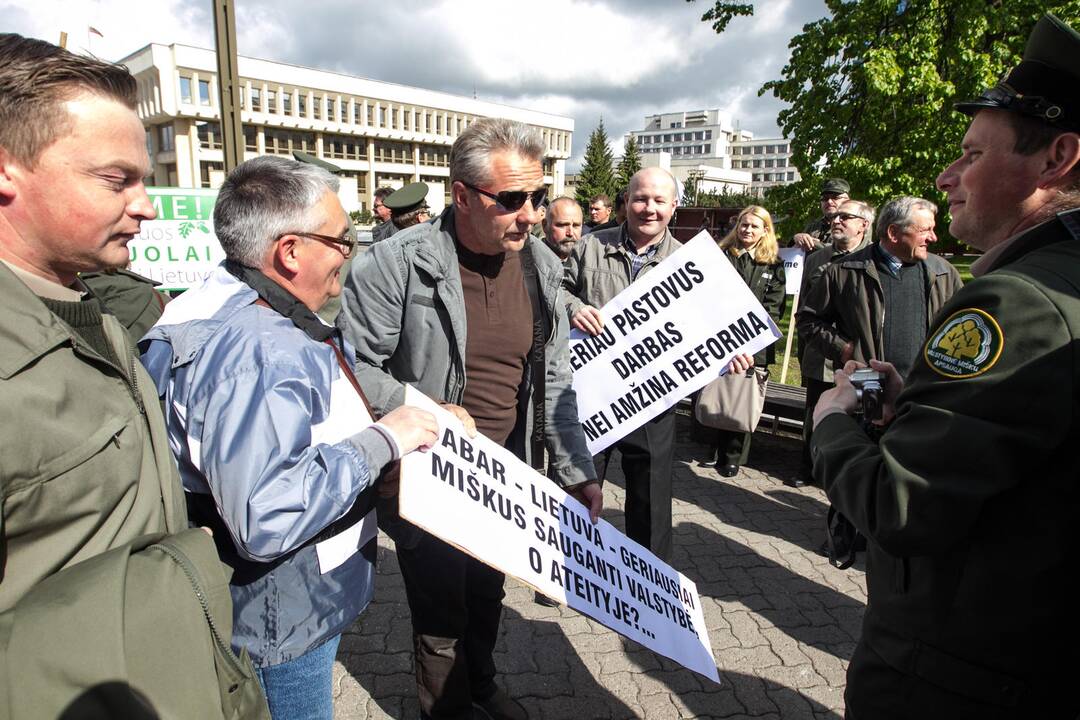 Miškininkų protestas prie Seimo