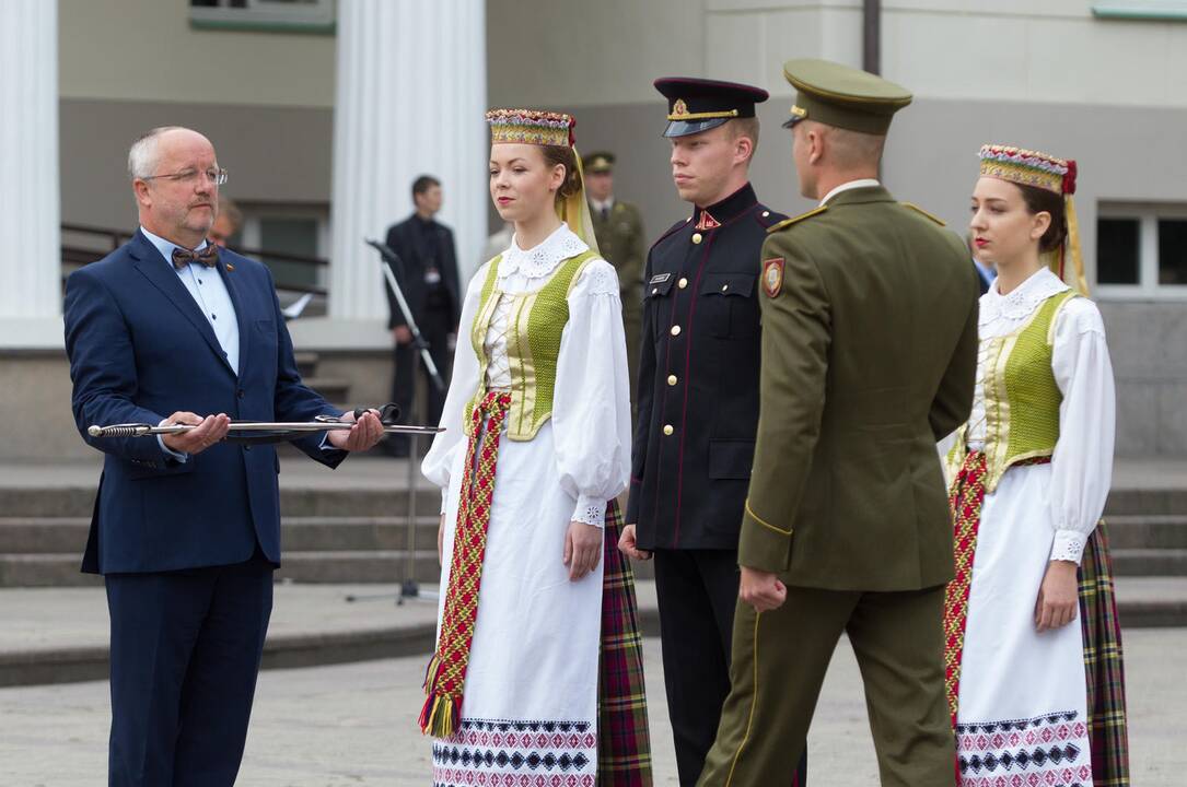 Kariūnams suteikti leitenanto laipsniai