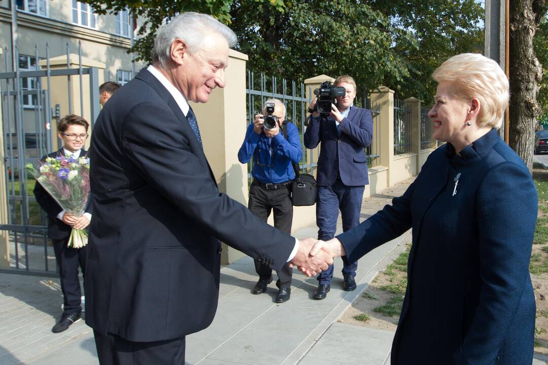 Prezidentė lankėsi Vilniaus žydų gimnazijoje