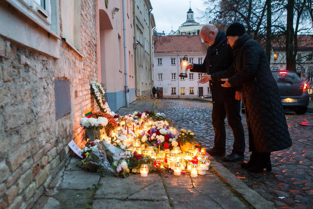 Žvakutės prie Prancūzijos ambasados