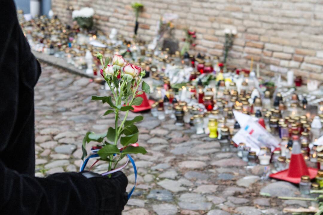 Tylos minute pagerbtos išpuolių Paryžiuje aukos