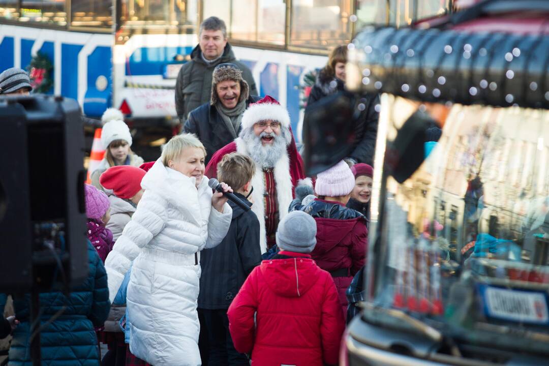 Startavo labdaringas Kalėdų karavanas