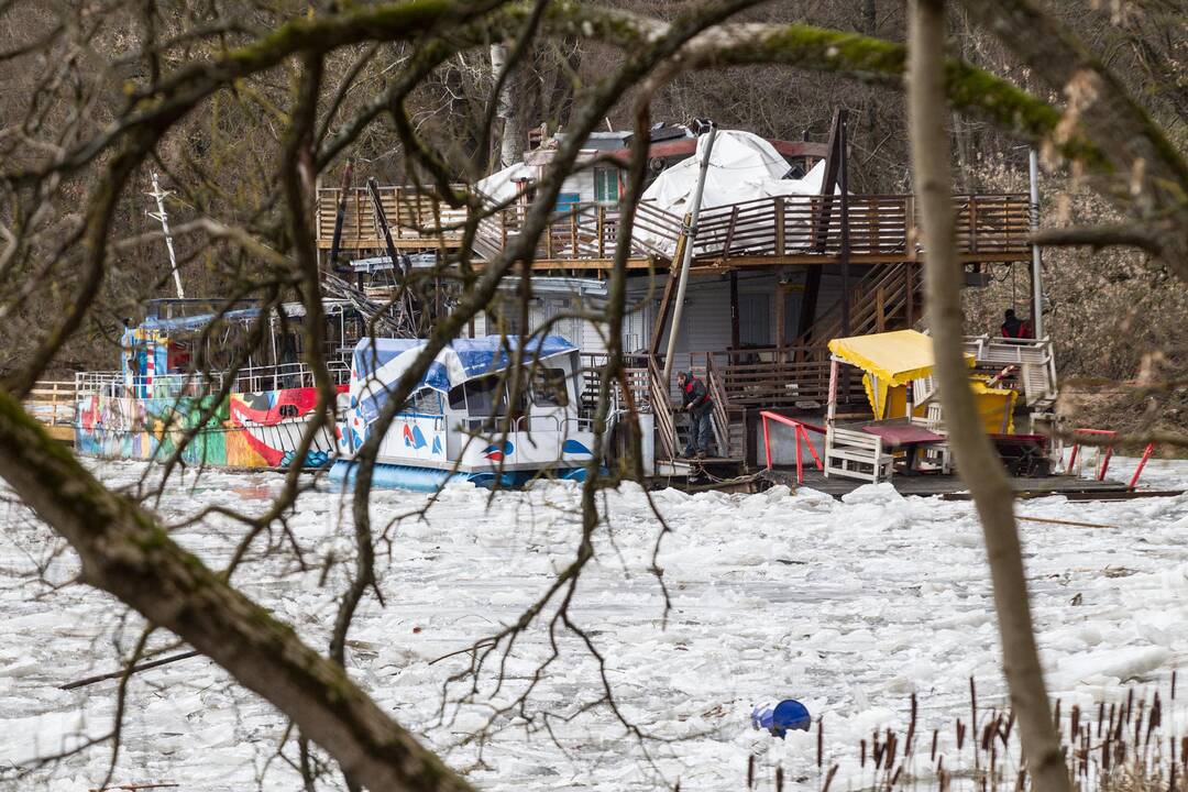 Plaukiojančio restorano gelbėjimo operacija