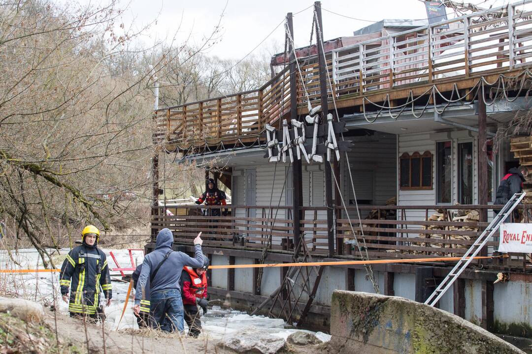 Plaukiojančio restorano gelbėjimo operacija