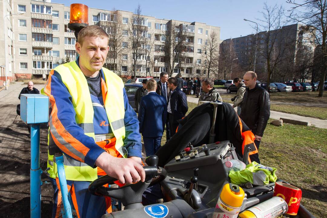 Tvarkomi Vilniaus daugiabučių kiemai