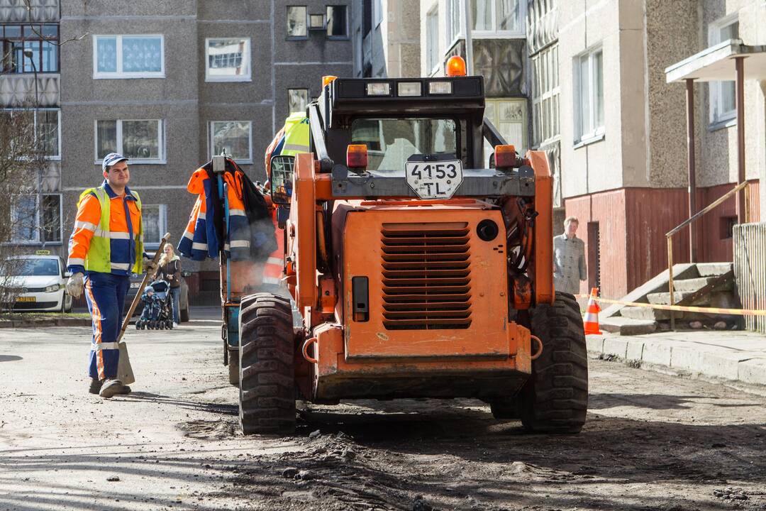 Tvarkomi Vilniaus daugiabučių kiemai