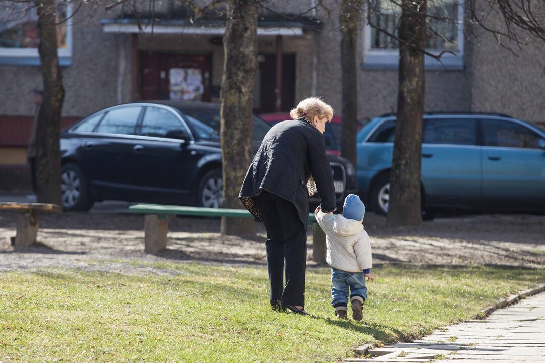 Tvarkomi Vilniaus daugiabučių kiemai