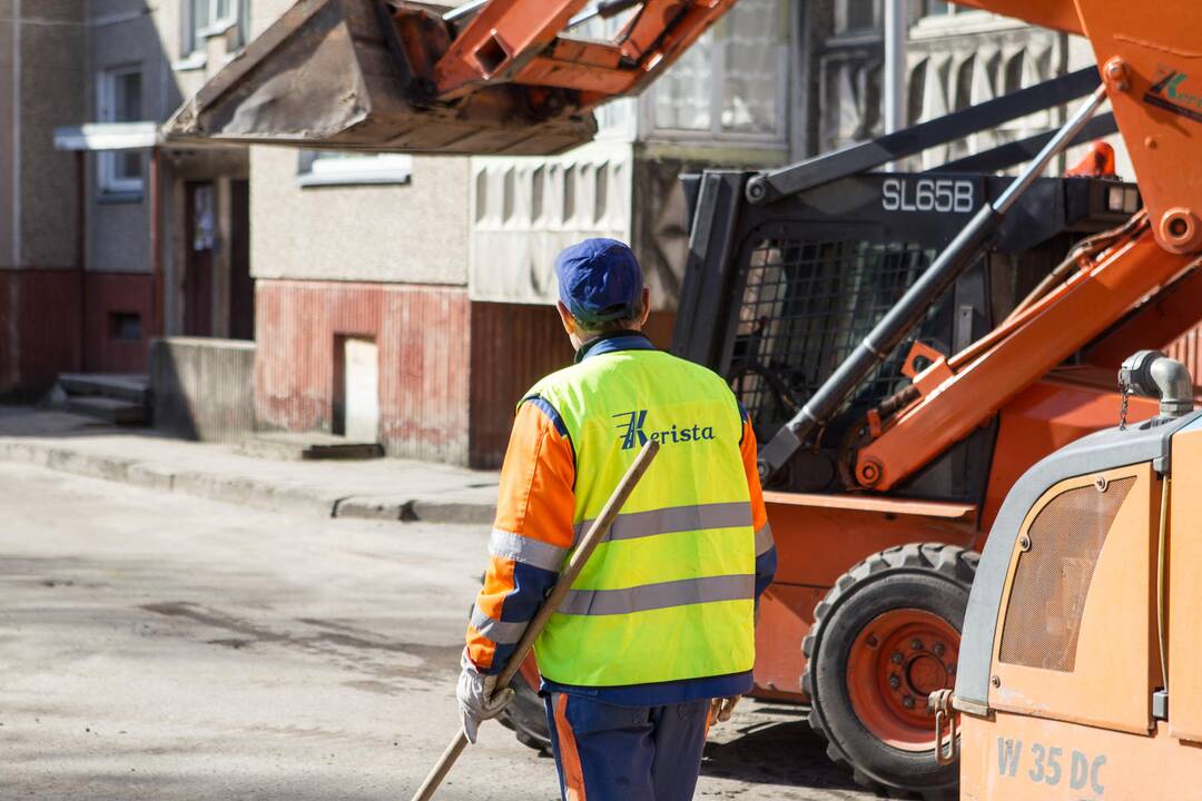 Tvarkomi Vilniaus daugiabučių kiemai