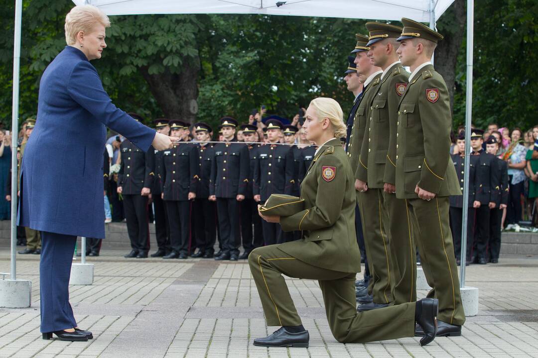 Kariūnams suteiktas leitenanto laipsnis