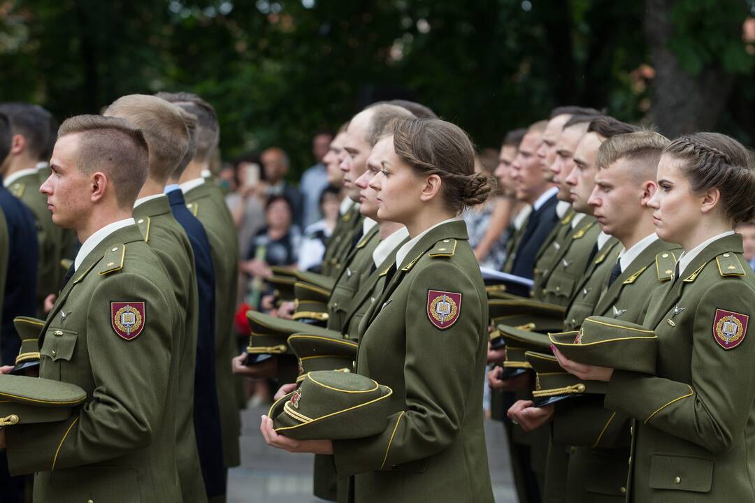 Kariūnams suteiktas leitenanto laipsnis