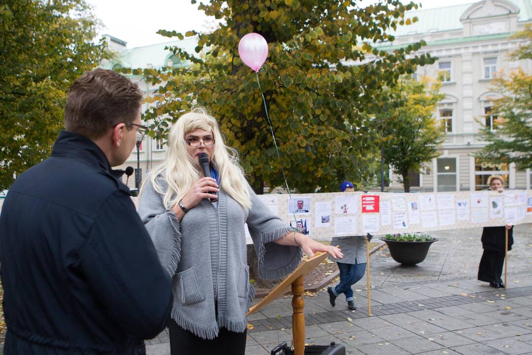 Teatralizuota mokytojų akcija prie Vyriausybės