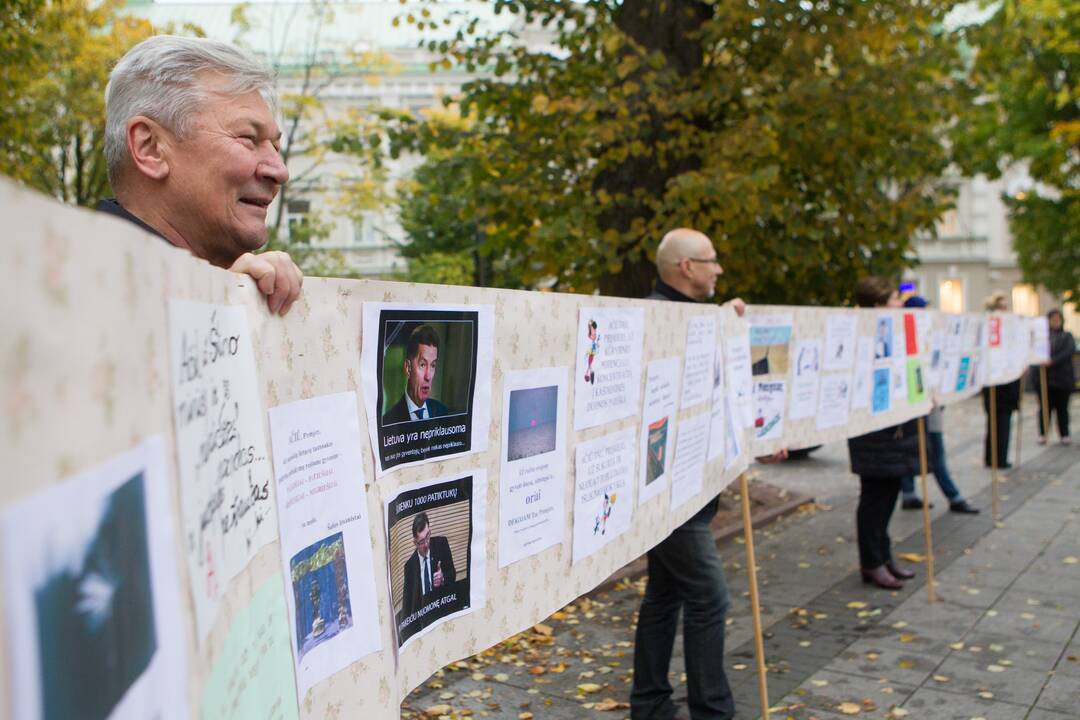 Teatralizuota mokytojų akcija prie Vyriausybės