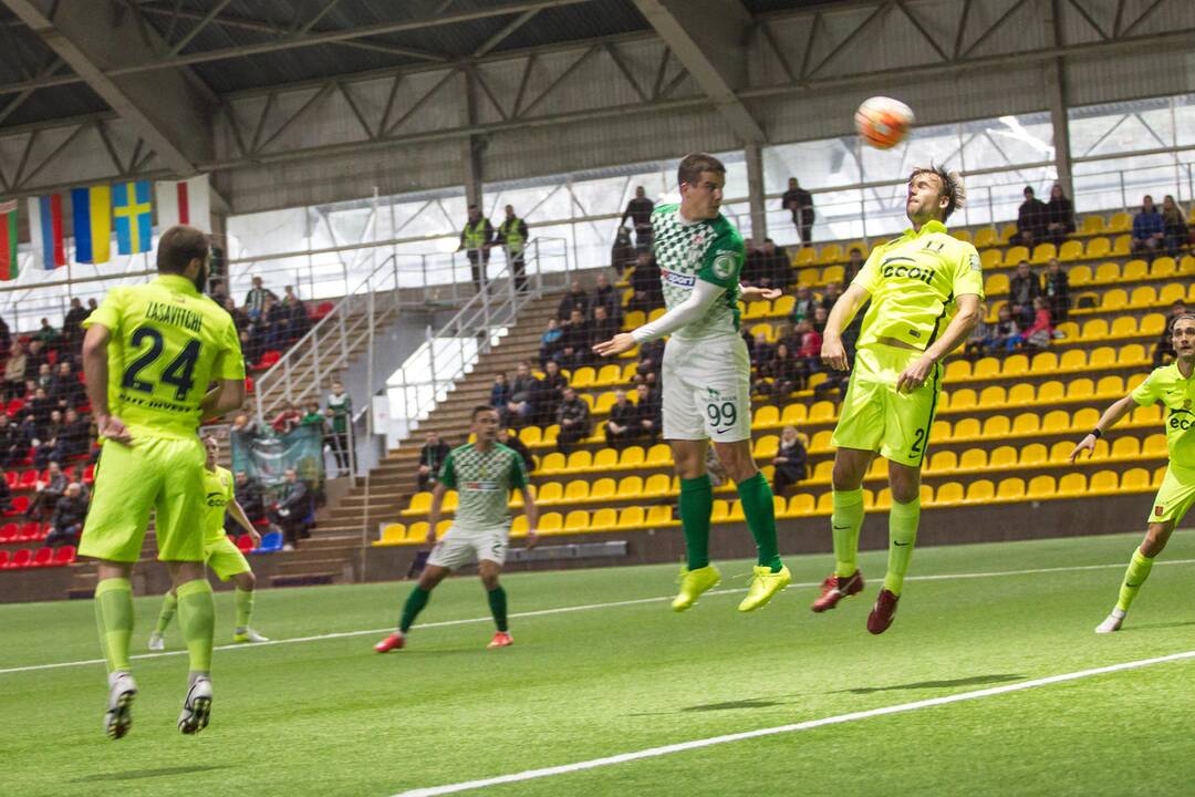 „Žalgirio“ futbolininkams įteikta čempionų taurė