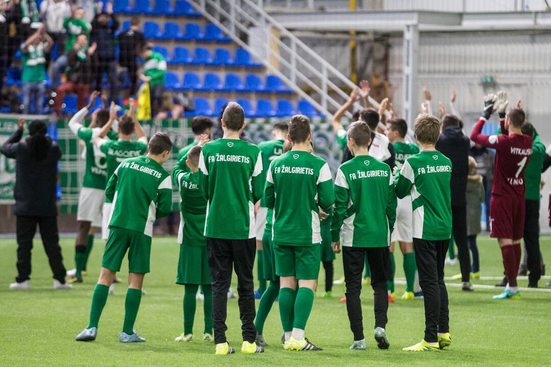 „Žalgirio“ futbolininkams įteikta čempionų taurė