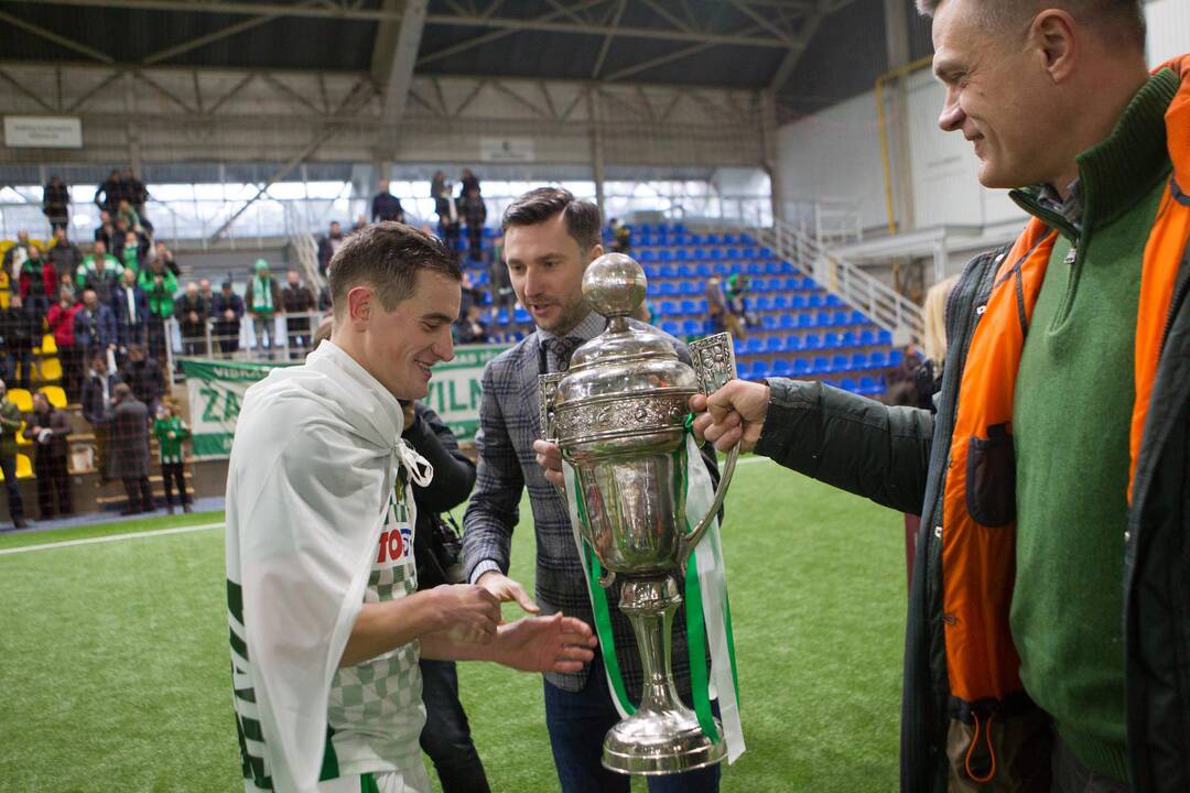 „Žalgirio“ futbolininkams įteikta čempionų taurė