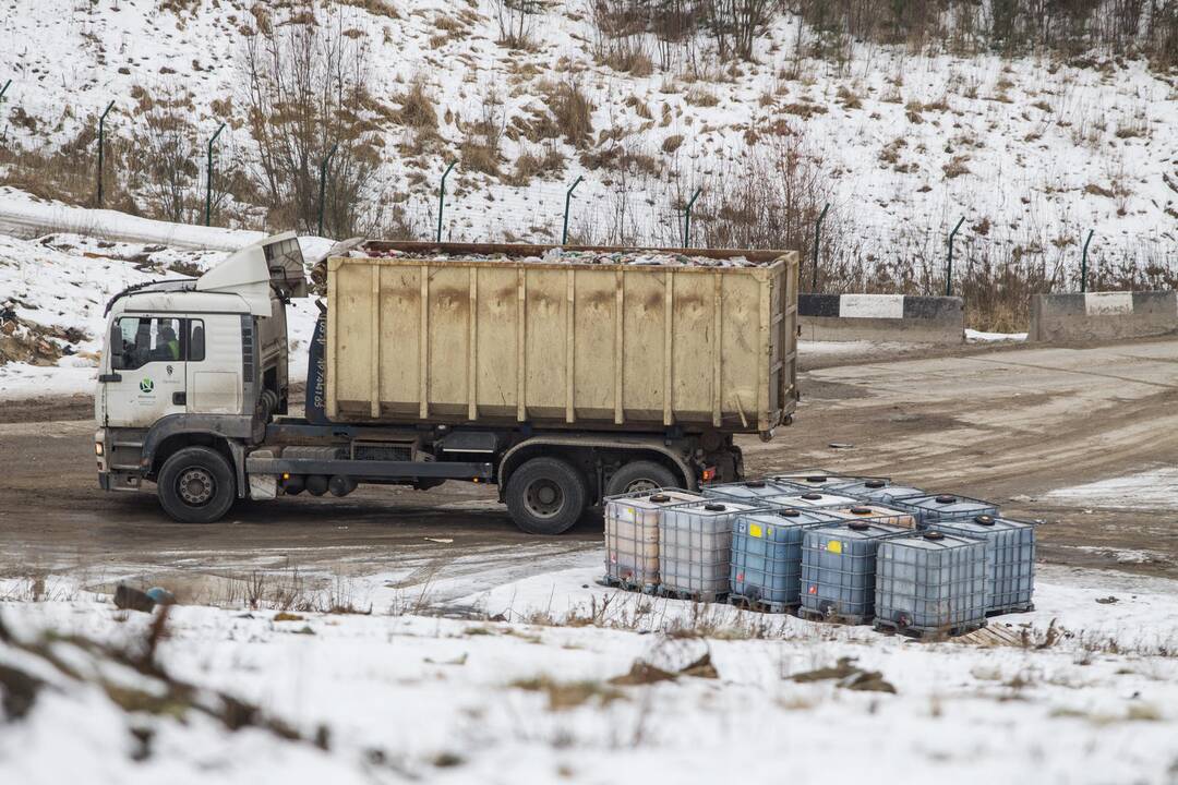 Kazokiškių sąvartyne kaupiasi degiosios atliekos