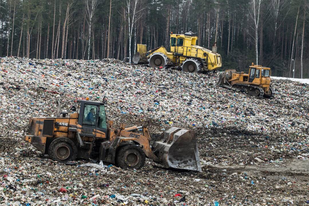 Kazokiškių sąvartyne kaupiasi degiosios atliekos