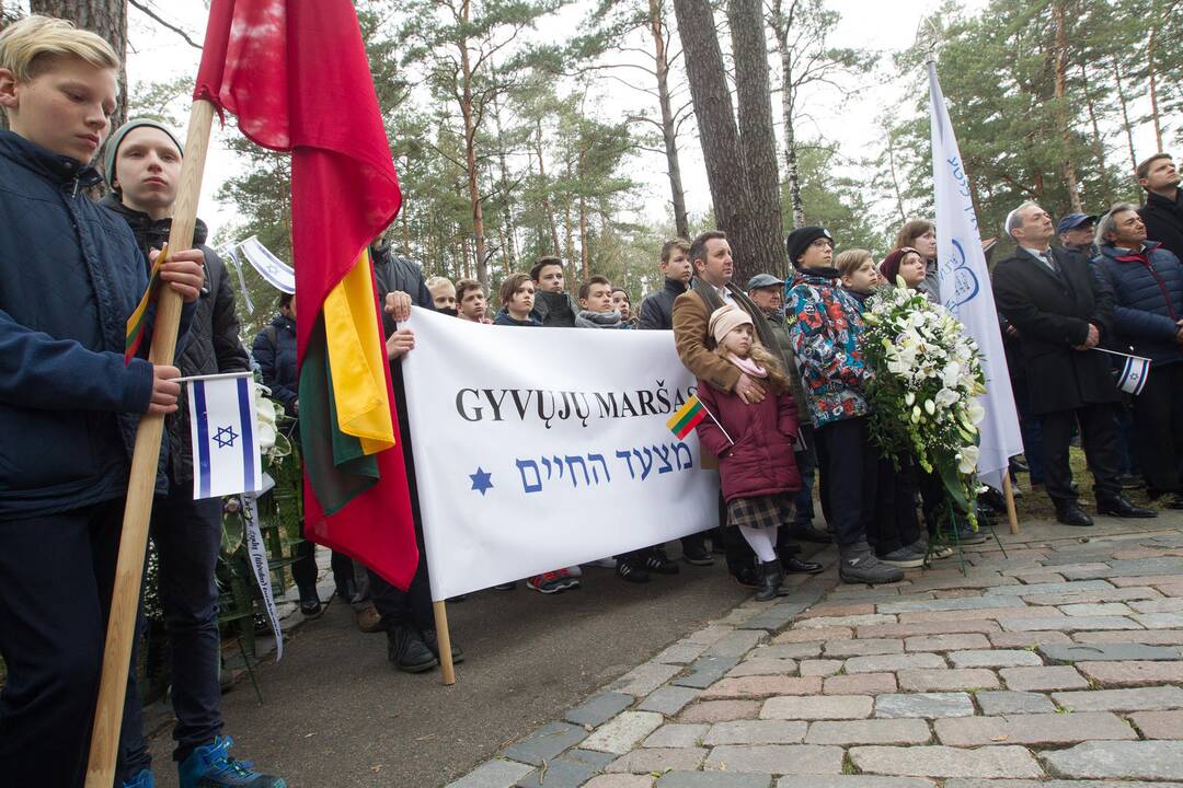 Panerių memoriale vyko Gyvųjų maršo procesija