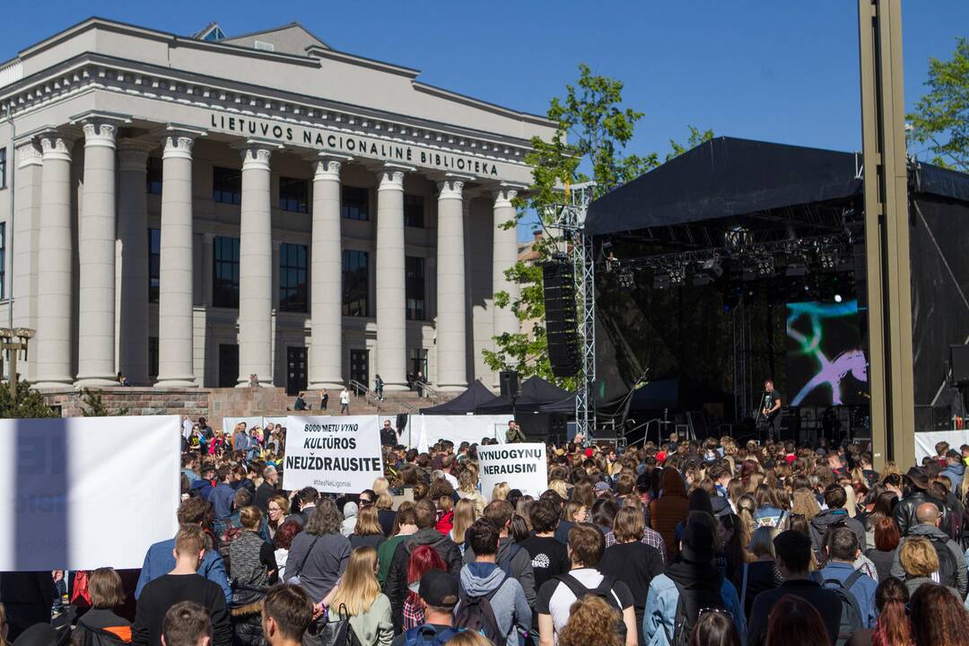 Prieš alkoholio ribojimus – protesto koncertas