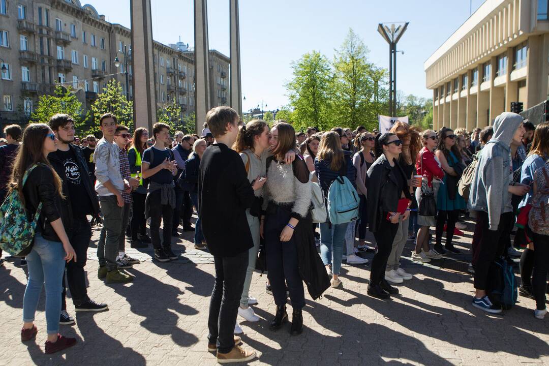 Prieš alkoholio ribojimus – protesto koncertas