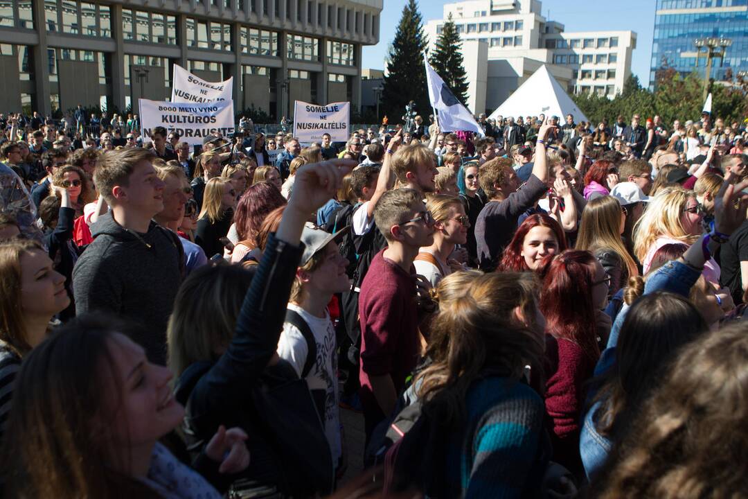 Prieš alkoholio ribojimus – protesto koncertas