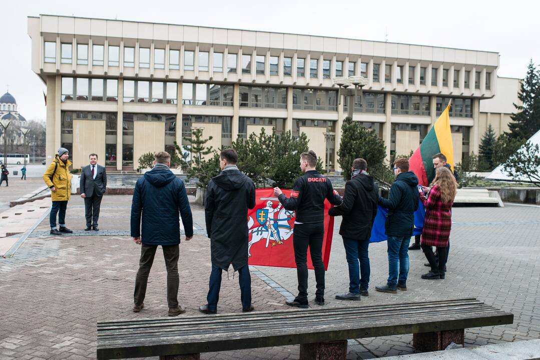 Protestas dėl M. Basčio mandato išsaugojimo