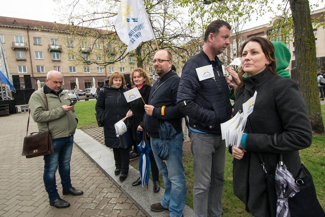 Medikų mitingas prie Seimo