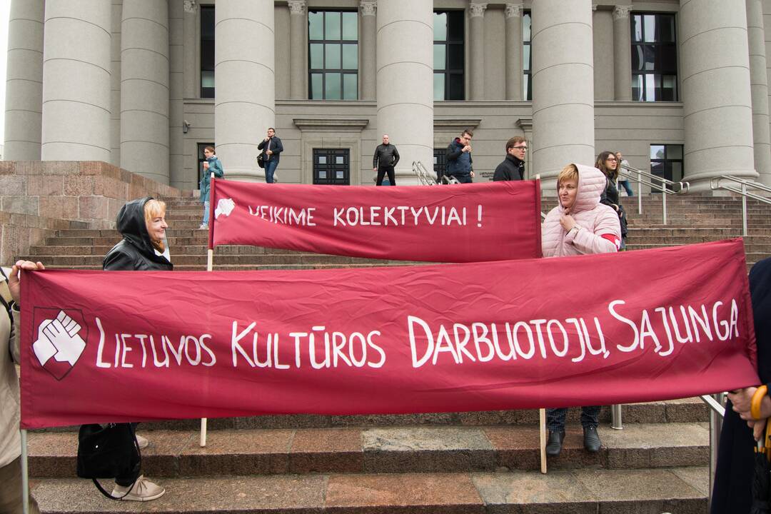 Medikų mitingas prie Seimo