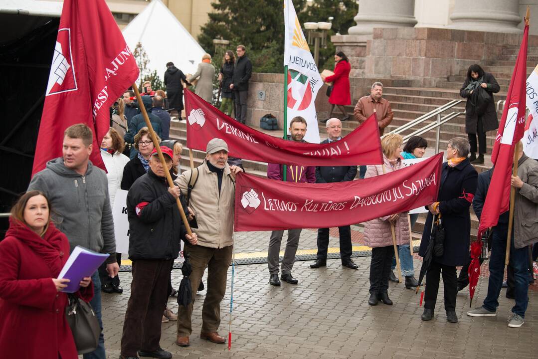 Medikų mitingas prie Seimo