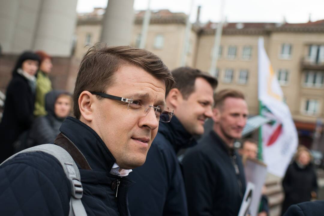 Medikų mitingas prie Seimo