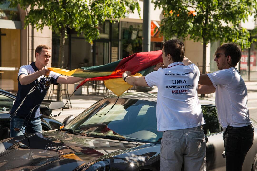 Vilniuje rinkosi „Porsche“ gerbėjai