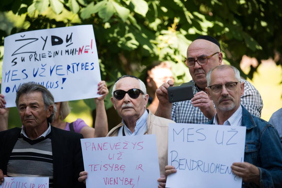 Žydai surengė protesto akciją