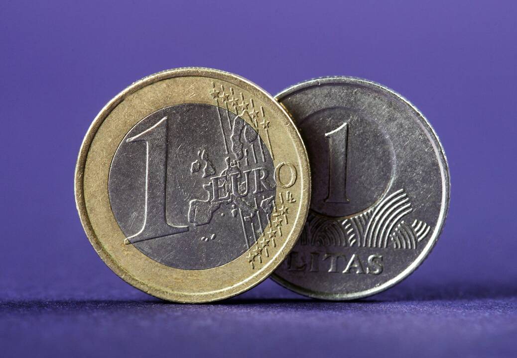 Lietuvos aukso ir užsienio valiutų atsargos mažėja dėl euro įvedimo