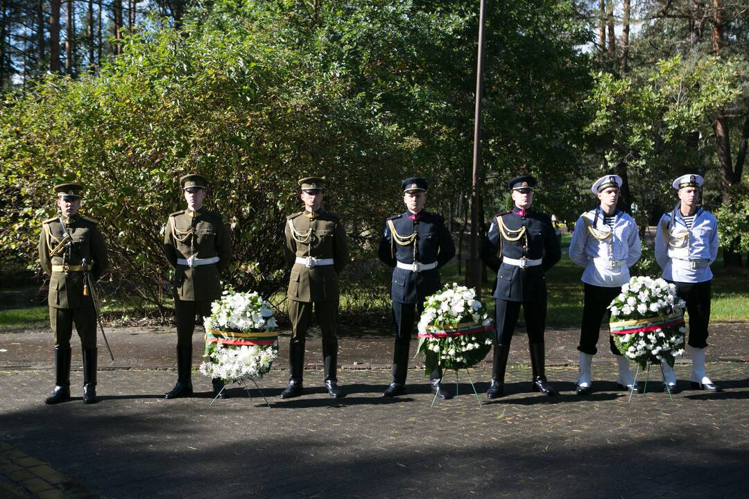 Panerių memoriale iškilmingai pagerbtos Holokausto aukos