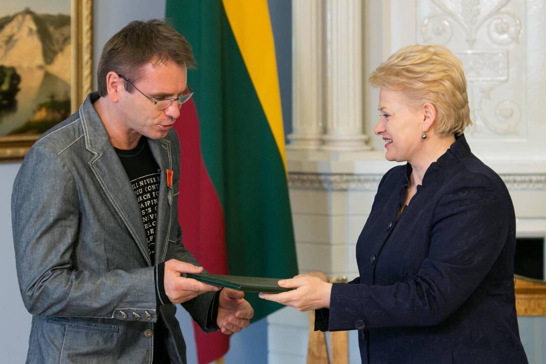 Prezidentė M. Mikutavičiui įteikė ordino „Už nuopelnus Lietuvai“ medalį