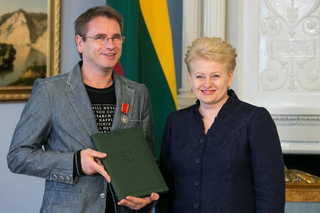 Prezidentė M. Mikutavičiui įteikė ordino „Už nuopelnus Lietuvai“ medalį