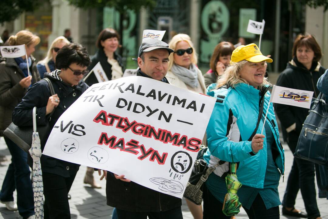 Mokytojai mitinge Vilniuje reikalavo didesnių atlyginimų