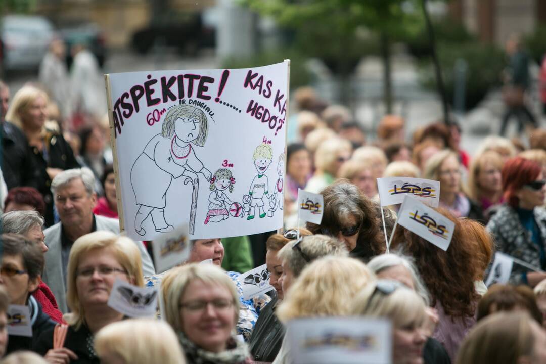 Mokytojai mitinge Vilniuje reikalavo didesnių atlyginimų