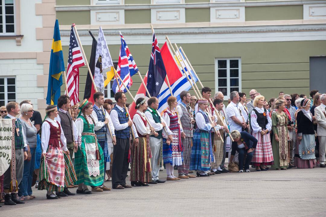 D. Grybauskaitė paskelbė Dainų šventės pradžią