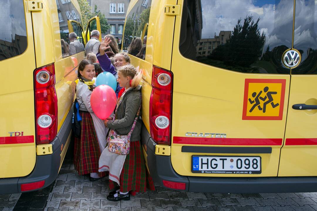 Netrukus Lietuvos mokyklas pasieks 48 nauji autobusiukai