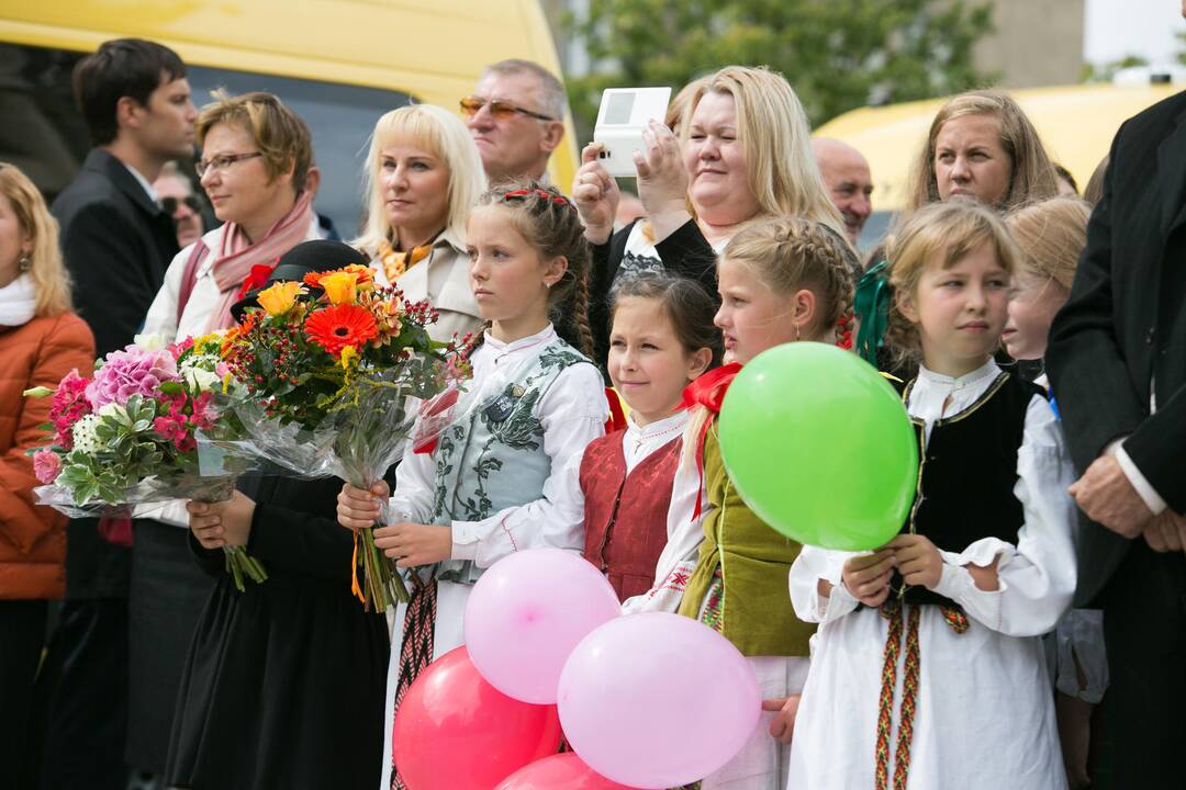 Netrukus Lietuvos mokyklas pasieks 48 nauji autobusiukai