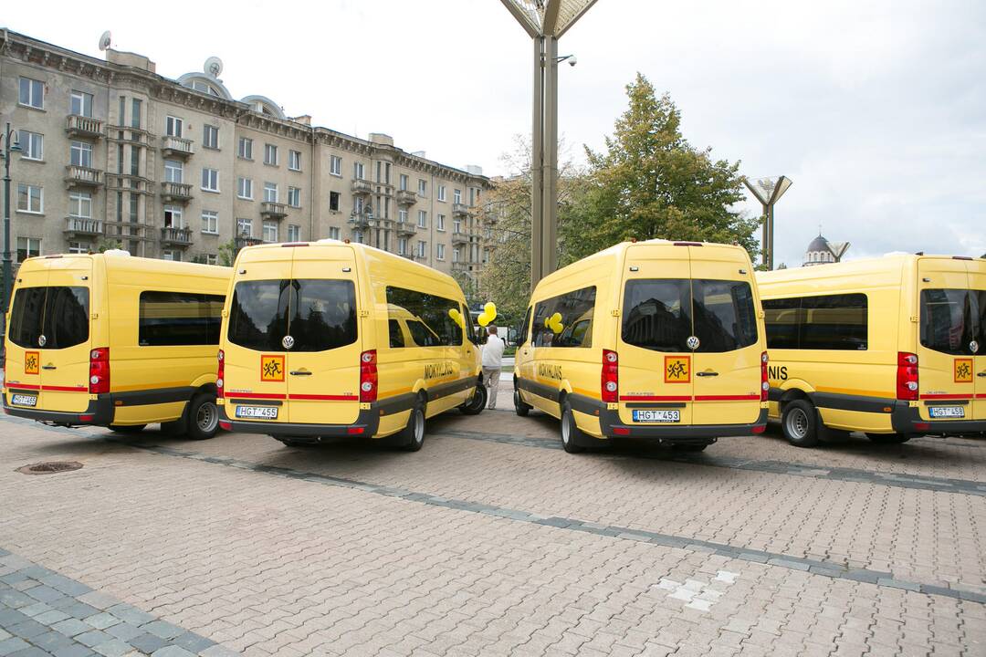 Netrukus Lietuvos mokyklas pasieks 48 nauji autobusiukai