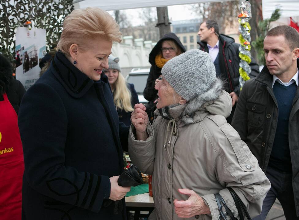 Prezidentė dalyvavo kalėdinėje mugėje Daukanto aikštėje