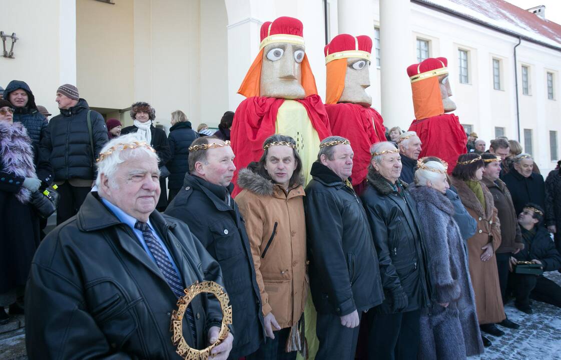 Liaudies meistrams įteikti „Aukso vainikai“