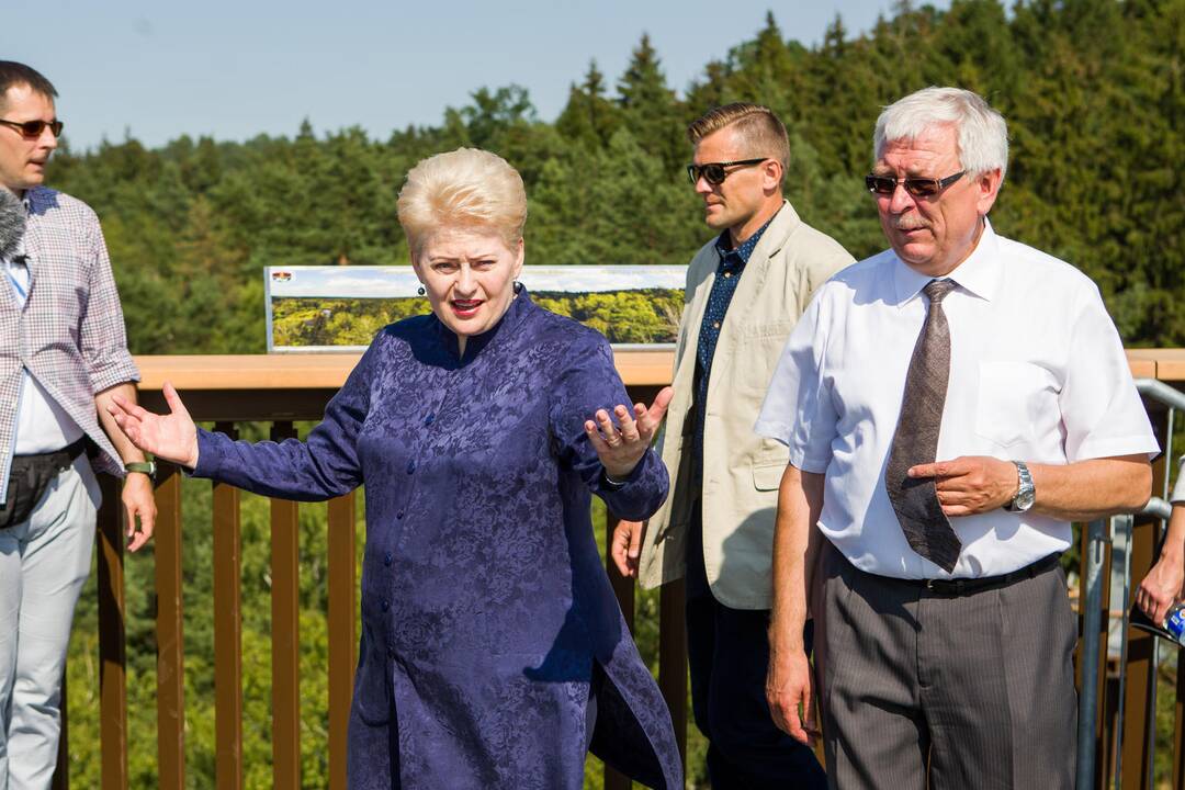 Prezidentė jau pasivaikščiojo Anykščių medžių viršūnėmis