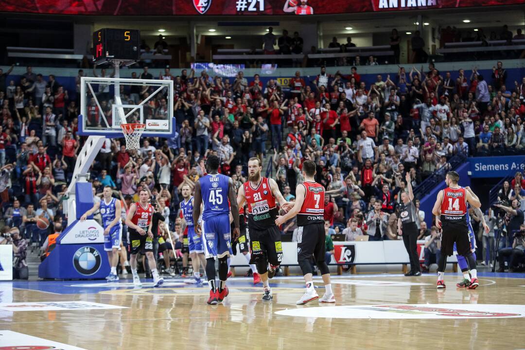 LKL pusfinalis: „Lietuvos rytas“ – „Neptūnas“ 72:73