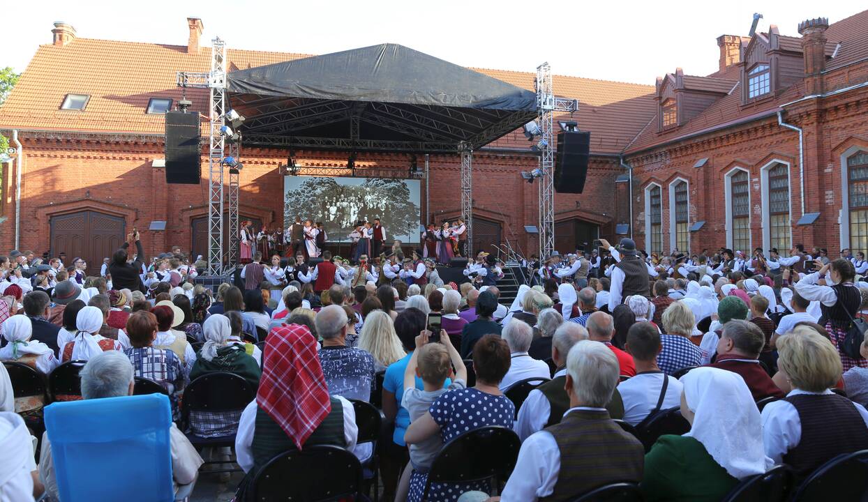 Raudondvario parke – folkloro fiesta