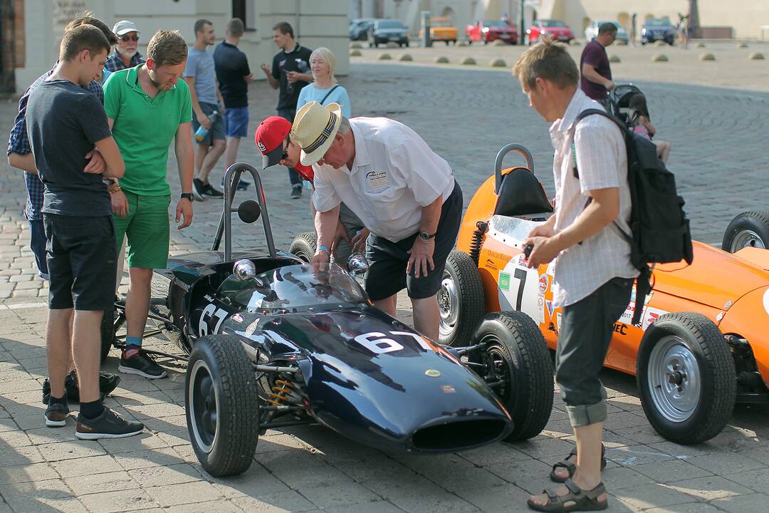 „Formula Junior” bolidų paradas Kaune